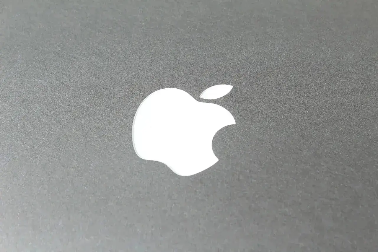 Apple представила новий 14-дюймовий MacBook Pro з процесором M5: як він виглядає та яка ціна