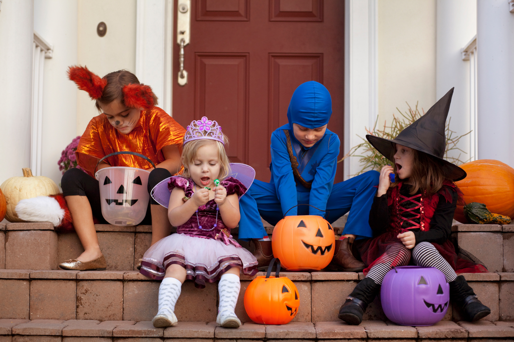 Як з’явилося свято Хелловін: що за стоїть за костюмами, гарбузами і страшними звичаями